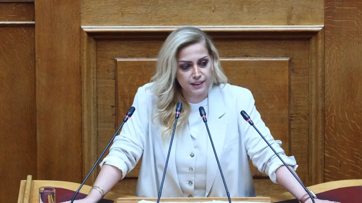 Ραλλία Χρηστίδου σε Κώστα Μπάρκα: «Εάν ξαναγελάσεις θα σου σπάσω τα μούτρα»