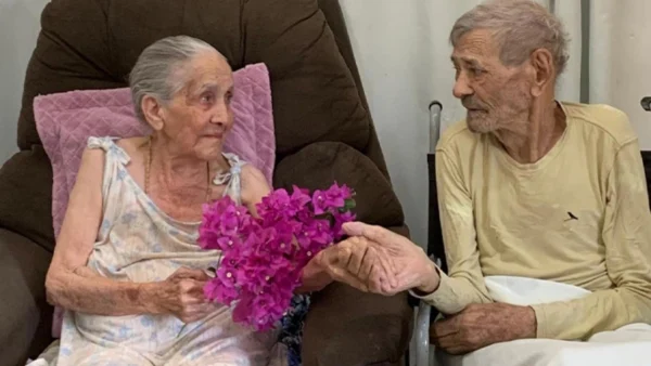 Πέθανε σε ηλικία 106 ετών ο άντρας του μακροβιότερου ζευγαριού στον κόσμο: Άφησε πίσω 13 παιδιά, 55 εγγόνια, 54 δισέγγονα και 12 τρισέγγονα