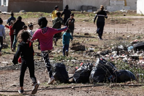 Οι Ρομά στην Ελλάδα κάνουν viral βίντεο στο TikTok, λέει η Le Monde - Ανεβάζουν τραγούδια, γάμους, γλέντια