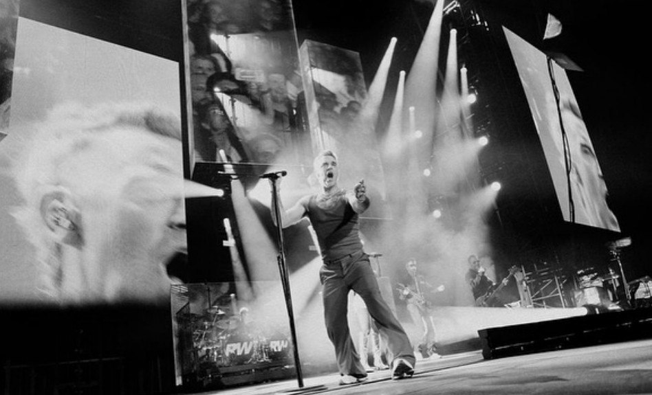 O Ρόμπι Γουίλιαμς δημοσίευσε φωτογραφίες από την συναυλία του στο Καλλιμάρμαρο