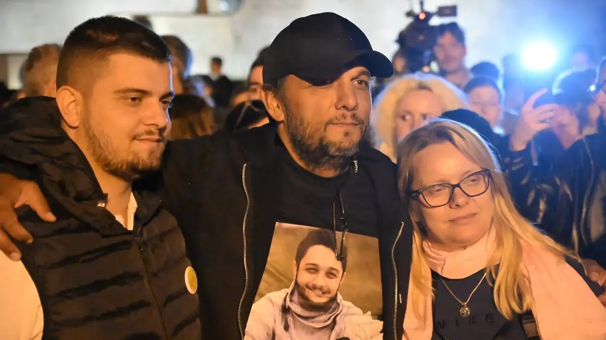 Δημοσκόπηση MRB: Αρνητική «ψήφος» από το 62,5% για τους χειρισμούς στην υπόθεση Ρούτσι – Στο 14,2% η διαφορά ΝΔ με ΠΑΣΟΚ