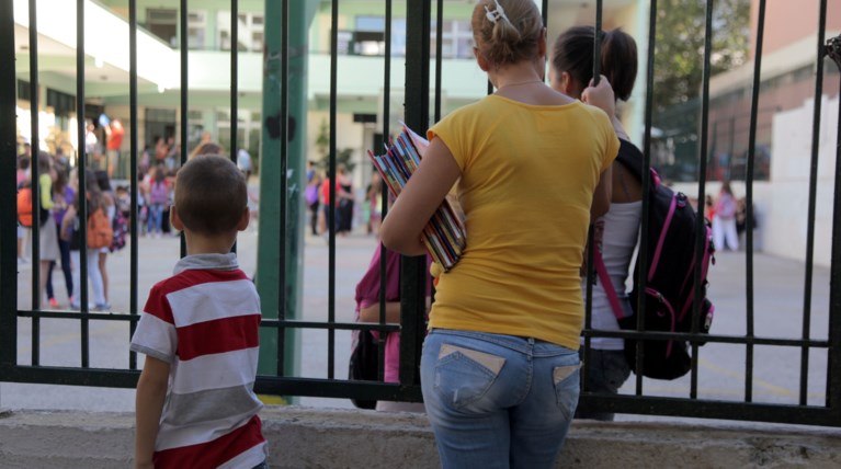 Άνδρας αποπειράθηκε να αρπάξει δύο μαθητές μετά το σχολείο στο Βόλο