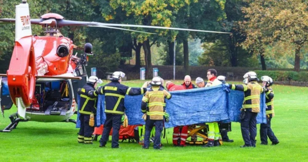 Γερμανία: Η δήμαρχος της πόλης Χέρντεκε δέχτηκε επίθεση με μαχαίρι – Δίνει μάχη για τη ζωή της