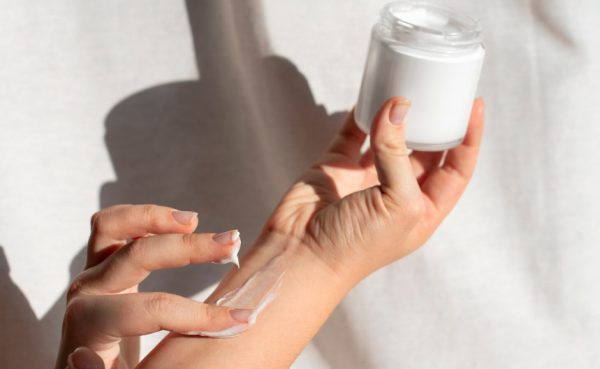 Ο ΕΟΦ ανακαλεί δύο ενυδατικές κρέμες που δεν πληρούν τις προδιαγραφές