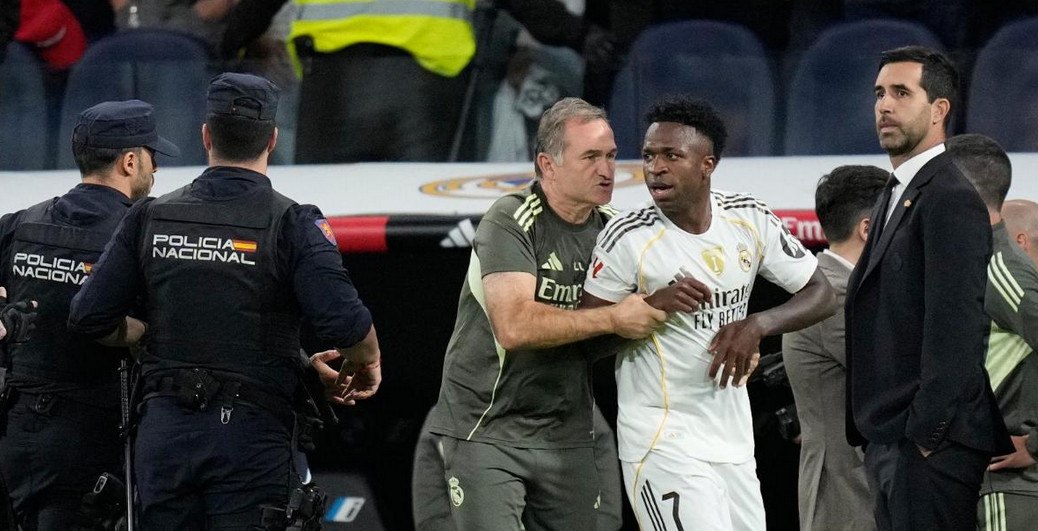 Ρεάλ Μαδρίτης: Ατιμώρητο περνάει το ξέσπασμα του Βινίσιους προς τον Τσάμπι Αλόνσο