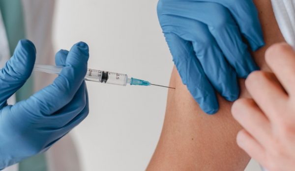 Εμβόλιο γρίπης: Τι να φάτε πριν και μετά για να αποφύγετε τις παρενέργειες