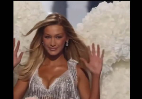 Μπέλα Χαντίντ: Ανησυχούν στα social media για την πασαρέλα στην επίδειξη της Victoria's Secret - Το βίντεο που έγινε viral στο TikTok