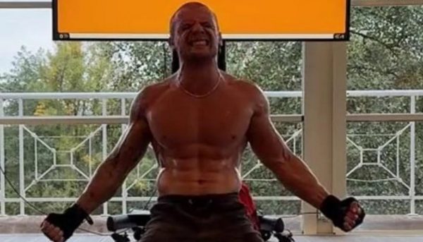 Έχει το παγκόσμιο ρεκόρ για τα περισσότερα push-ups – Πόσα έκανε μέσα σε μια ώρα;