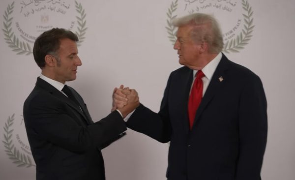 Ο έντονος διάλογος Ντόναλντ Τραμπ και Εμανουέλ Μακρόν στη διάσκεψη για τη Γάζα: «Γιατί με πλήγωσες;»