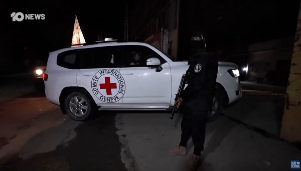 Το Ισραήλ απειλεί να ξαναρχίσει τον πόλεμο αν η Χαμάς δεν τηρήσει τους όρους της εκεχειρίας – Θρίλερ με τις σορούς των ομήρων