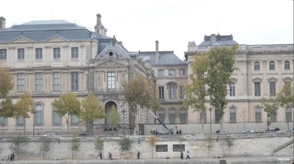 «Κλοπή του αιώνα» στο Λούβρο: Απίθανο να βρεθούν τα κοσμήματα - Αναλαμβάνει η ομάδα που εξιχνίασε τη ληστεία σε βάρος της Κιμ Καρντάσιαν