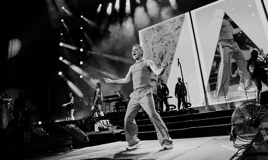 Ρόμπι Γουίλιαμς: Ένας δαιμόνιος σόουμαν απόψε στην Αθήνα - Το σόου στο Καλλιμάρμαρο και η... ανησυχία για τη βροχή