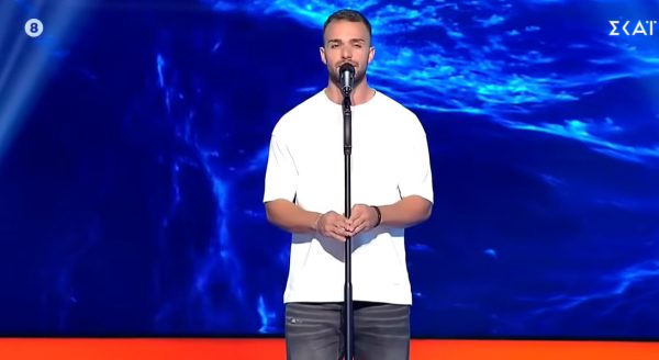 Ο Λαμιώτης Θάνος Κουκούλης μάγεψε τη σκηνή του "The Voice"!