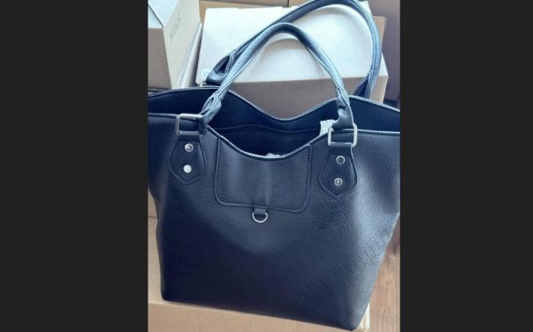 Βρέθηκε γυναικεία τσάντα στο κέντρο της Λαμίας