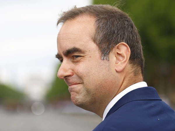 Απομακρύνεται το ενδεχόμενο εκλογών στη Γαλλία - Ο Λεκορνί "παγώνει" την αντιδημοφιλή μεταρρύθμιση του συνταξιοδοτικού