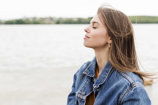 Γιατί ο βαθύς αναστεναγμός μας κάνει καλό – Πώς ανακουφίζει τους πνεύμονες