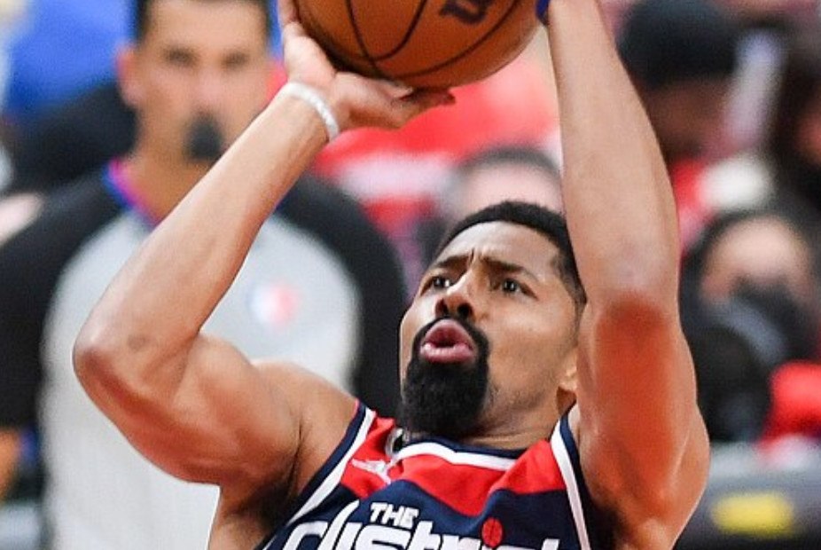 Ο Ολυμπιακός εξετάζει τον Σπένσερ Ντίνγουιντι για την ενίσχυση στα γκαρντ