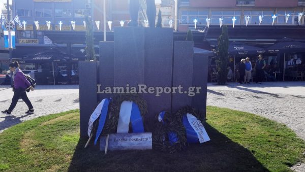 Οι μαθητές τραγουδούν τον εθνικό ύμνο για την εθνική επέτειο της 28ης Οκτωβρίου (ΒΙΝΤΕΟ-ΦΩΤΟ)