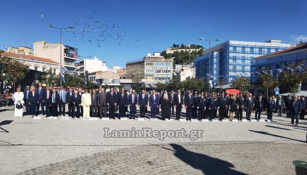Με δοξολογία και κατάθεση στεφάνων ξεκίνησαν οι εκδηλώσεις για την 28η Οκτωβρίου στην έδρα της Περιφέρειας Στερεάς