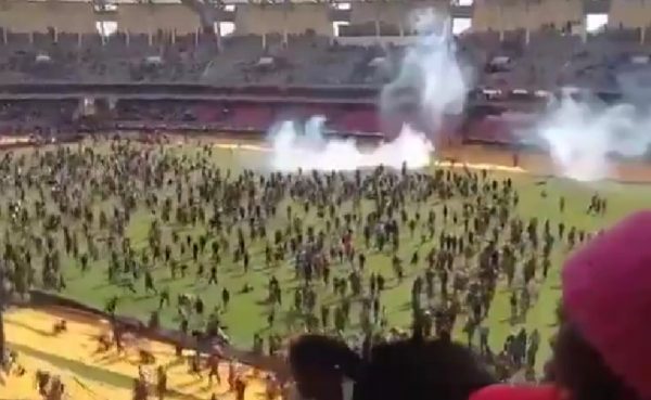 Κένυα: Βάφτηκε με αίμα το μνημόσυνο του ηγέτη της αντιπολίτευσης στο Ναϊρόμπι – Δύο νεκροί από πυρά του στρατού