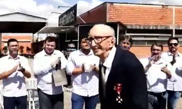 Δούλεψε 84 χρόνια στην ίδια εταιρεία: Ο 100χρονος που μπήκε στο Βιβλίο Γκίνες για το παγκόσμιο ρεκόρ καριέρας