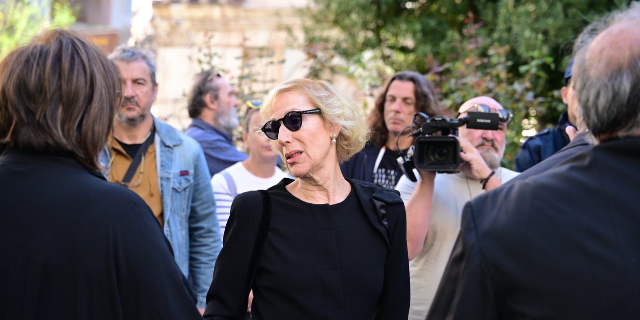 Συντετριμμένη η οικογένεια του Διονύση Σαββόπουλου -Ζήτησε να μείνει 15' μόνη της στον Ιερό Ναό