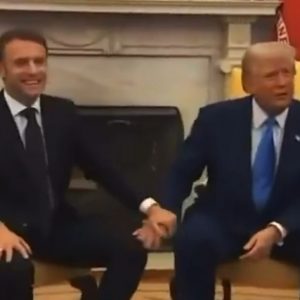 Βullying Τραμπ σε Μακρόν με δασμούς 200% σε κρασιά και σαμπάνιες για να «εκβιάσει» την είσοδο της Γαλλίας στο «Συμβούλιο Ειρήνης»