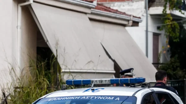 Ο 18χρονος έσφιγγε με πετσέτα τον λαιμό της μητέρας του μέχρι να ξεψυχήσει