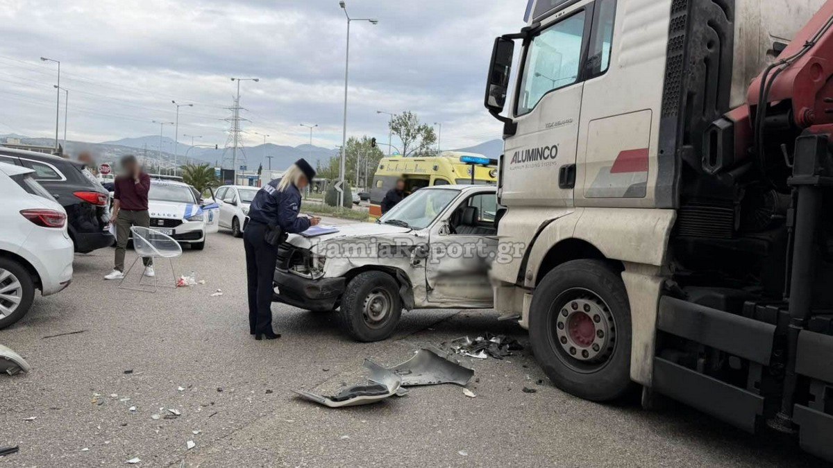 Λαμία: Τροχαίο λόγω ολισθηρότητας στην είσοδο της πόλης - Δείτε εικόνες