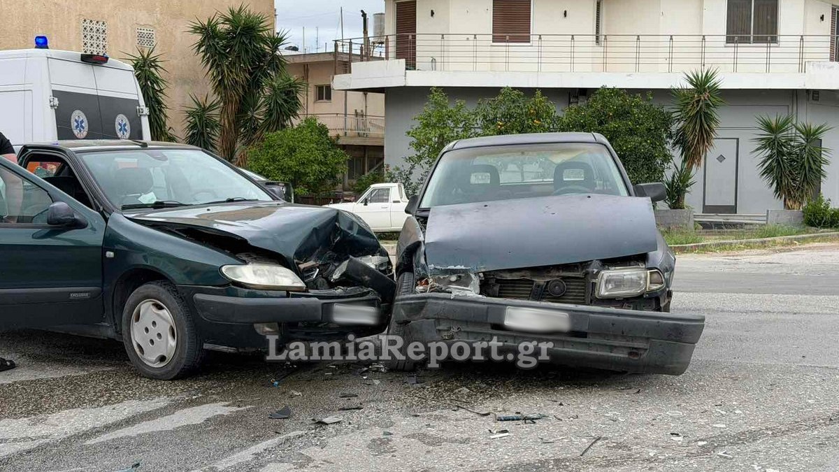 Λαμία: Τροχαίο σε «γνωστή» διασταύρωση - Δύο άτομα στο Νοσοκομείο (ΒΙΝΤΕΟ-ΦΩΤΟ)