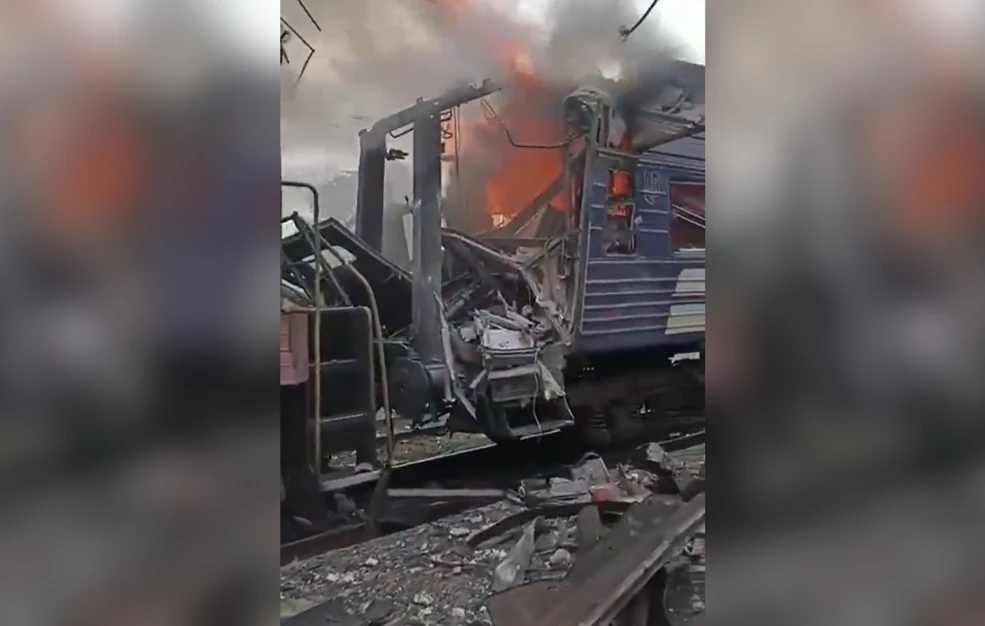 Επίθεση από ρωσικά πυρά σε επιβατικό τρένο καταγγέλει η Ουκρανία – «Υπάρχουν θύματα μεταξύ των επιβατών»