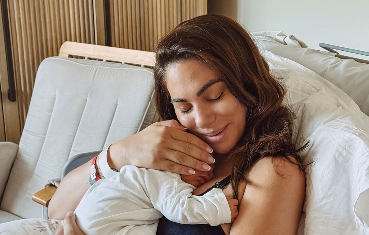 Ευρυδίκη Βαλαβάνη: Πέρασα μια ελαφριάς μορφής επιλόχειο κατάθλιψη – Αν δεν είχα τον Γρηγόρη, δεν θα τα είχα καταφέρει