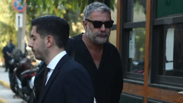 Βασίλης Μπισμπίκης: Συνεχίζεται η δίκη του ηθοποιού, δεν πήρε αναβολή