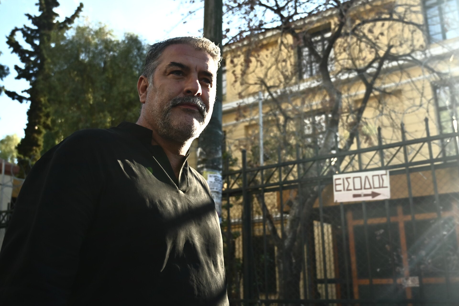 Απών από την πρόβα του ο Βασίλης Μπισμπίκης- Σε άσχημη ψυχολογική κατάσταση ο ηθοποιός