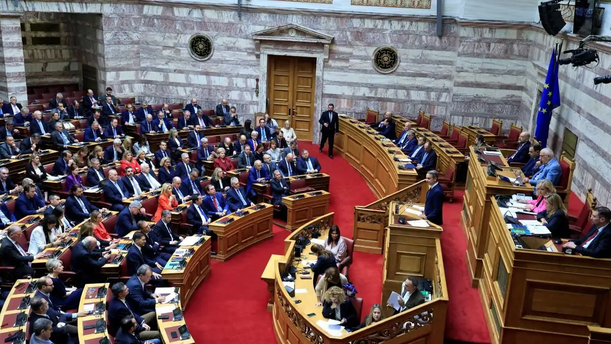 Βουλή: Έρχεται «χρονοκόφτης» στην Ολομέλεια – Πάνω από 7 ώρες κράτησε η συζήτηση για την εξωτερική πολιτική