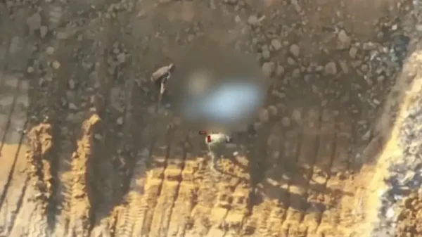 Το βίντεο που εξόργισε τους Ισραηλινούς: Κατηγορούν τη Χαμάς ότι ξέθαψε λείψανα και σχεδίασε «ανακάλυψη» για να τη δείξει στον Ερυθρό Σταυρό