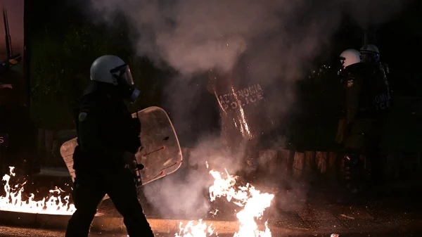 Επεισόδια έξω από την ισραηλινή πρεσβεία στη λήξη της πορείας για τη Γάζα