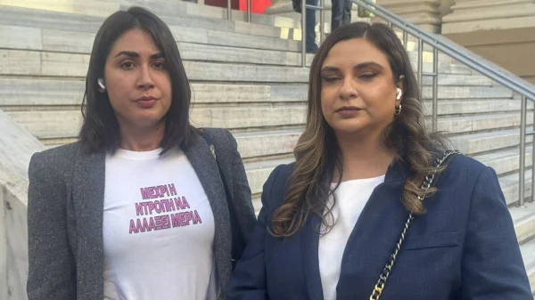 Έλενα Κρεμλίδου: Καταδικάστηκε ο 36χρονος αστυνομικός για την υπόθεση revenge porn - Το μήνυμα στη μπλούζα της