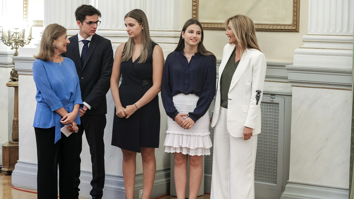 «Έλεος με τα fake news»: Η Σοφία Μητσοτάκη απαντά για τα εισιτήρια, το ποπ κορν και την coca cola του πρωθυπουργού στη Βοστώνη