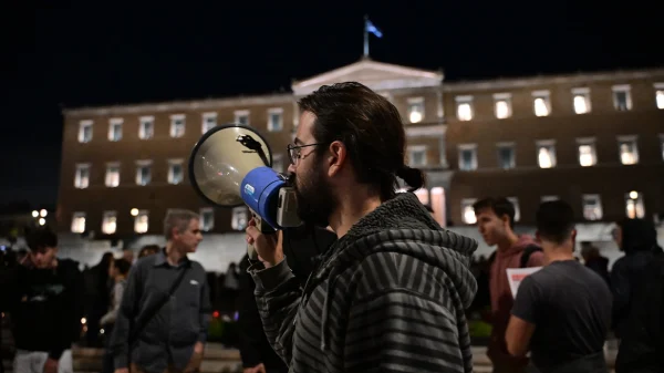 Συγκέντρωση διαμαρτυρίας στο Σύνταγμα για τον Άγνωστο Στρατιώτη, δείτε φωτογραφίες και βίντεο