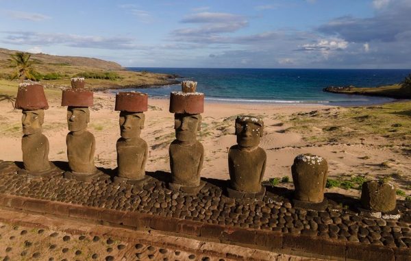 Το μυστικό των Μοάι αποκαλύπτεται: Ποιοι δημιούργησαν τα γιγαντιαία αγάλματα του Νησιού του Πάσχα