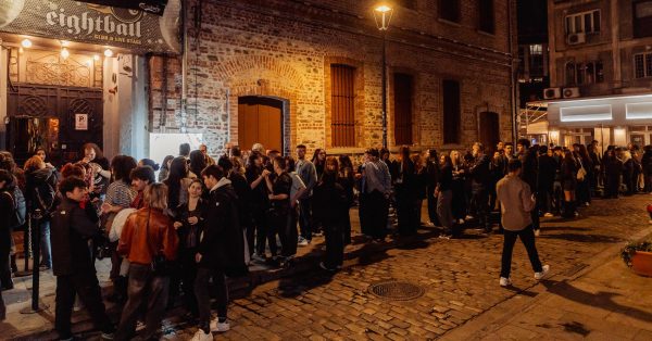 Ουρές έξω από το Eightball club για τον Κωστή Μαραβέγια – Το πιο κεφάτο πάρτι του Φεστιβάλ Κινηματογράφου Θεσσαλονίκης από τον ΟΠΑΠ Εξωτερικός