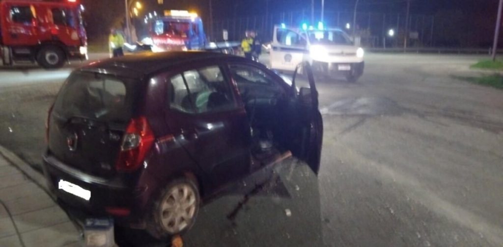 Σφοδρή σύγκρουση αυτοκινήτων στη Λάρισα (ΦΩΤΟ)