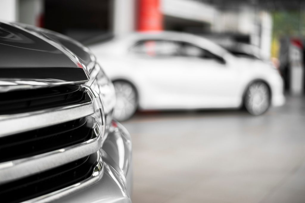 Πώς στήθηκε η απάτη με πολυτελή αυτοκίνητα χωρίς φόρο που αποκάλυψε η ΑΑΔΕ: Οι εταιρείες-βιτρίνες και τα ψευδή τιμολόγια «margin scheme»