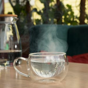 Πίνετε ζεστό νερό για μία εβδομάδα και μάθετε τι (καλό) θα συμβεί στο σώμα σας – Δείτε βίντεο