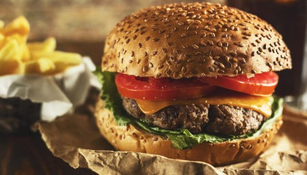 «Δεν έκανε challenge με το μπέργκερ» λέει ο παππούς του 22χρονου που τελικά ξεψύχησε στο νοσοκομείο