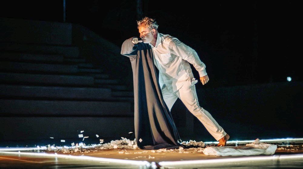 Το 26ο Φεστιβάλ για Σολίστες & Πρωταγωνιστές συνεχίζεται με τη θεατρική παράσταση «Το Όνειρο ενός Γελοίου»