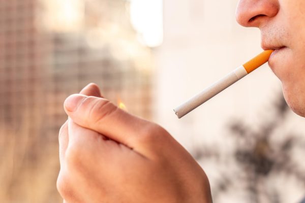 Κάπνισμα: Πόσα χρόνια πρέπει να περάσουν από τη διακοπή του για να μειωθεί ο κίνδυνος καρκίνου