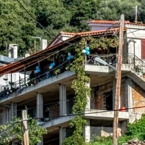 Σήμερα η κηδεία του 3χρονου αγοριού που σκοτώθηκε πέφτοντας από μάντρα – «Καλύτερα να είχα πεθάνει εγώ» λέει ο θείος του