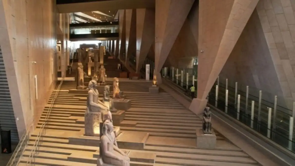 Ο Κυριάκος Μητσοτάκης στα εγκαίνια του Μεγάλου Αιγυπτιακού Μουσείου, μια ανάσα από τις πυραμίδες της Γκίζας